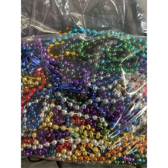Mardi Gras Parade Party Rainbow Multicolor Bead Necklaces Lot 4lbs 4oz Bag Full - Picture 3 of 3